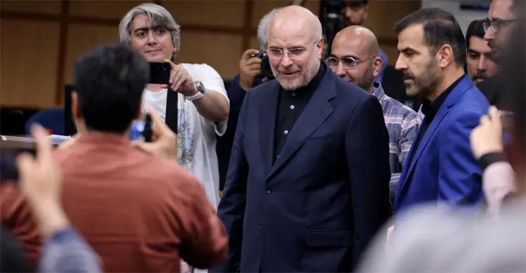 ‘ইরানের বন্দরে মার্কিন অবরোধ অব্যাহত থাকলে হরমুজ প্রণালি বন্ধ থাকবে’