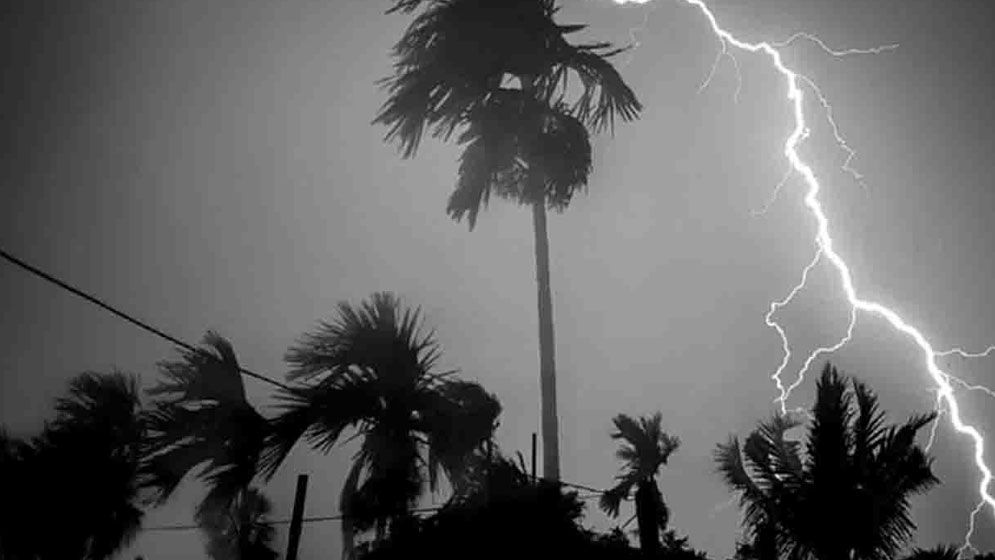 সন্ধ্যা ৬টার মধ্যে ঢাকাসহ ২০ অঞ্চলে ৬০ কিমি বেগে ঝড়সহ বজ্রবৃষ্টির শঙ্কা