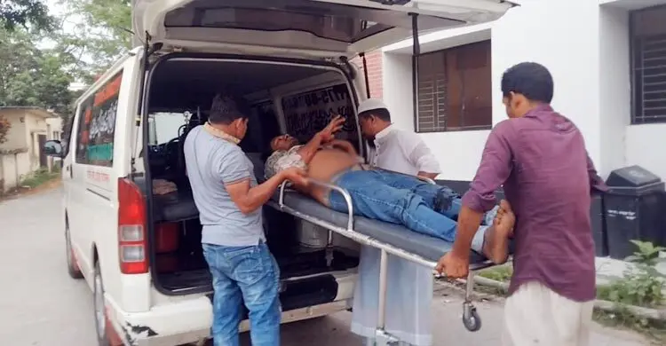 মাদারীপুরে এক্সপ্রেসওয়েতে দুটি ট্রাকের সংঘর্ষ, আহত ১০