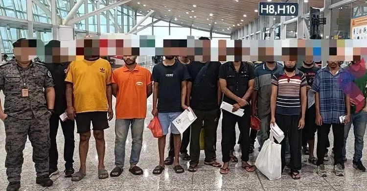 ৬৪ বাংলাদেশিসহ ১২৭ বন্দিকে ফেরত পাঠালো মালয়েশিয়া