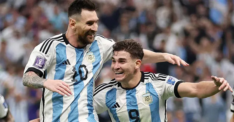 ২০২৬ বিশ্বকাপ তারকা মেসির পাশে আলভারেজ: বিশ্বকাপে আর্জেন্টিনার নতুন সমীকরণ