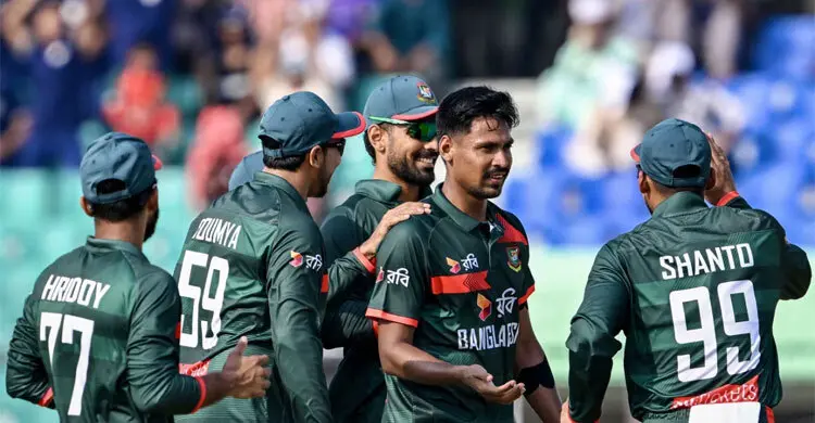 মোস্তাফিজ-নাহিদ রানা চেপে ধরেছে নিউজিল্যান্ডকে