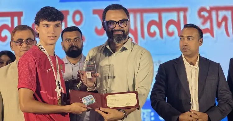 লাখ টাকা করে পুরস্কারের পাশাপাশি ‘ক্রীড়াকার্ড’ পেলেন যুব ফুটবলাররা