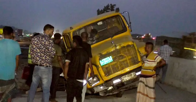 টাঙ্গাইলে ট্রাক চাপায় ২ শ্রমিক নিহত