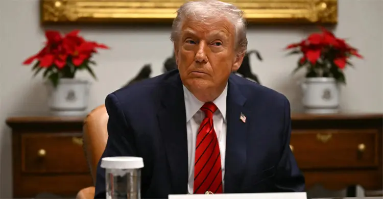 ভয়াবহ পরিণতির হুমকি মঙ্গলবারের মধ্যে হরমুজ প্রণালি খোলার সময়সীমা বেঁধে দিয়েছেন ট্রাম্প