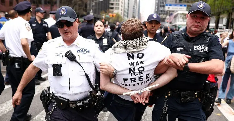 নিউইয়র্কে যুদ্ধবিরোধী বিক্ষোভ, আটক ১০০