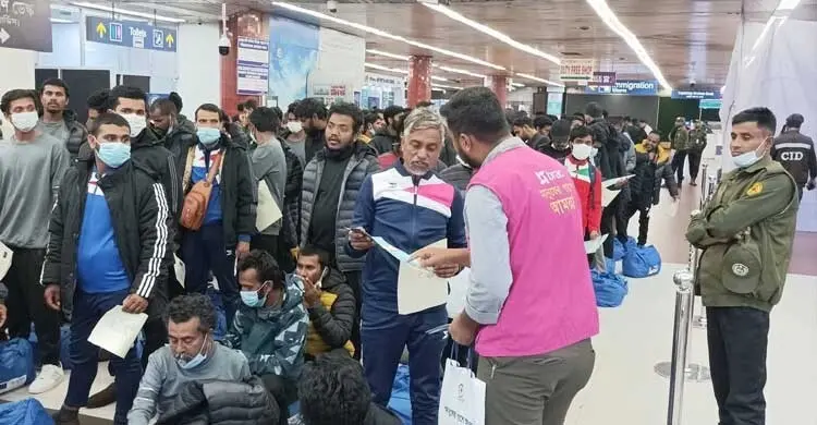 দেশে ফিরলেন লিবিয়ায় আটক ১৭৪ বাংলাদেশি