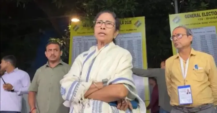 পশ্চিমবঙ্গ ইভিএমে কারচুপির অভিযোগ মমতার, তৃণমূল-বিজেপি পাল্টাপাল্টি বিক্ষোভ