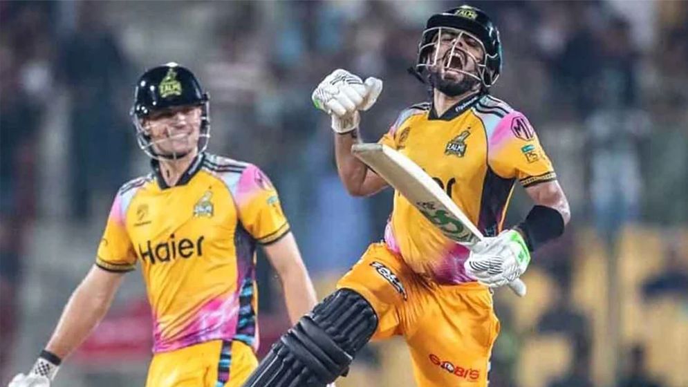 ব্যাটে রানের বন্যা, পিএসএলে বাবরের নতুন রেকর্ড