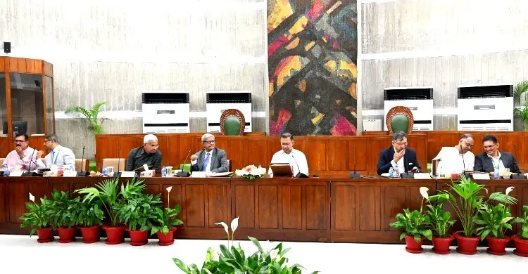 মন্ত্রিসভার বৈঠক চলছে সংসদ ভবনে