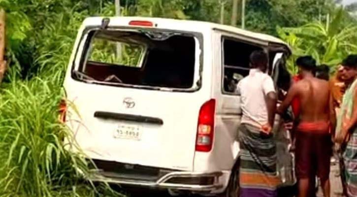 নড়াইলের লোহাগড়ায় স্বামীর লাশ নিয়ে ফেরার পথে স্ত্রীসহ নিহত ২, আহত ৫