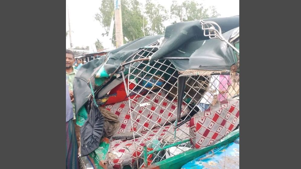 কক্সবাজারের পেকুয়ায় বাস-অটোরিকশার মুখোমুখি সংঘর্ষে নিহত ২ ‎