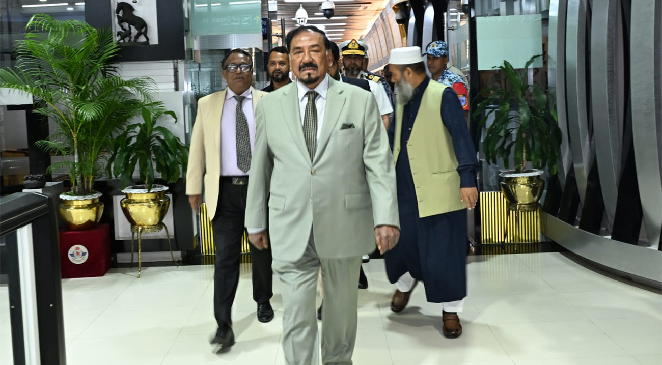 খামেনির জানাজায় অংশ নিতে ইরান গেলেন স্পিকার