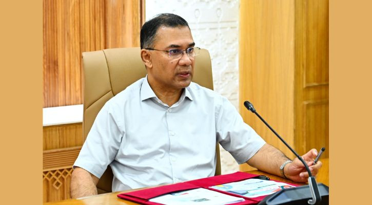 সড়ক থেকে ফিটনেসবিহীন যানবাহন অপসারণের নির্দেশ প্রধানমন্ত্রী তারেক রহমান