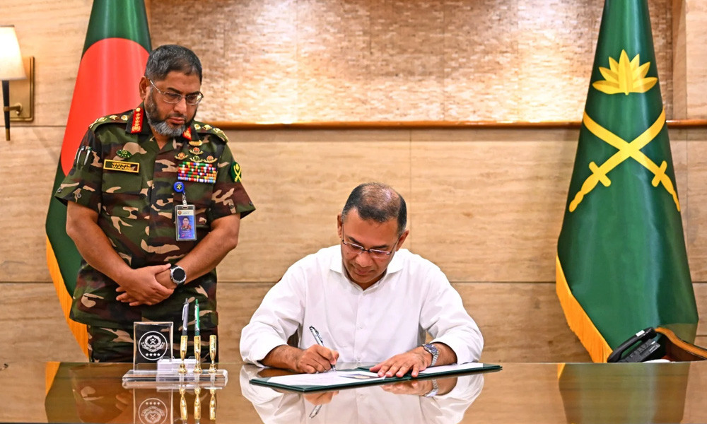 আধুনিক ও প্রযুক্তিনির্ভর সেনাবাহিনী গড়তে সরকার বদ্ধপরিকর : প্রধানমন্ত্রী
