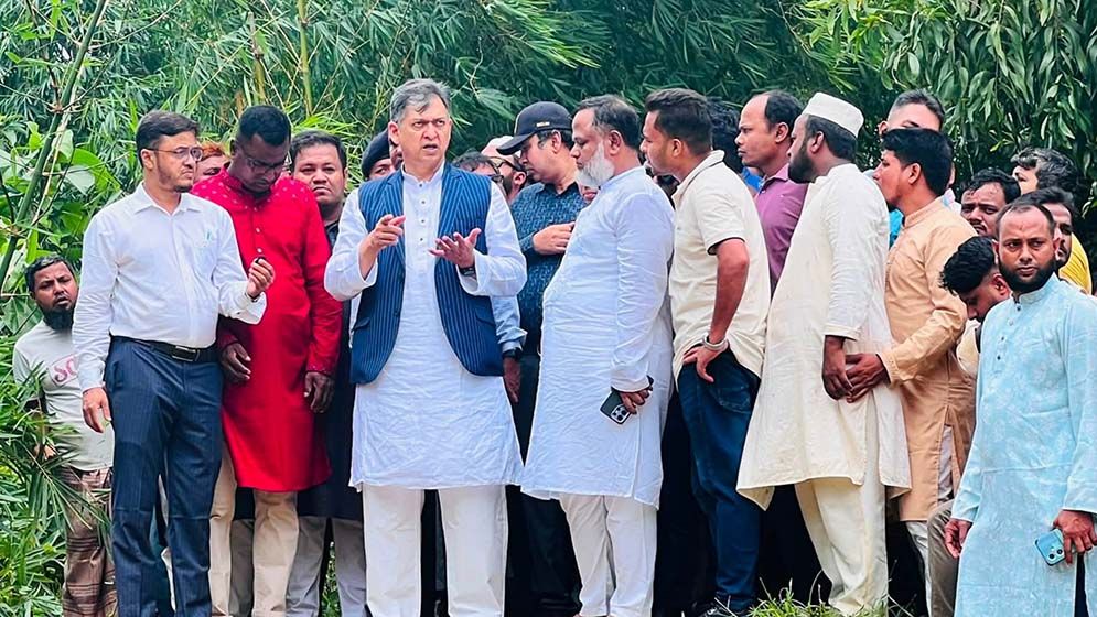 বন্যা-নদীভাঙনে ক্ষতিগ্রস্ত মানুষের পাশে রয়েছে সরকার স্বরাষ্ট্রমন্ত্রী