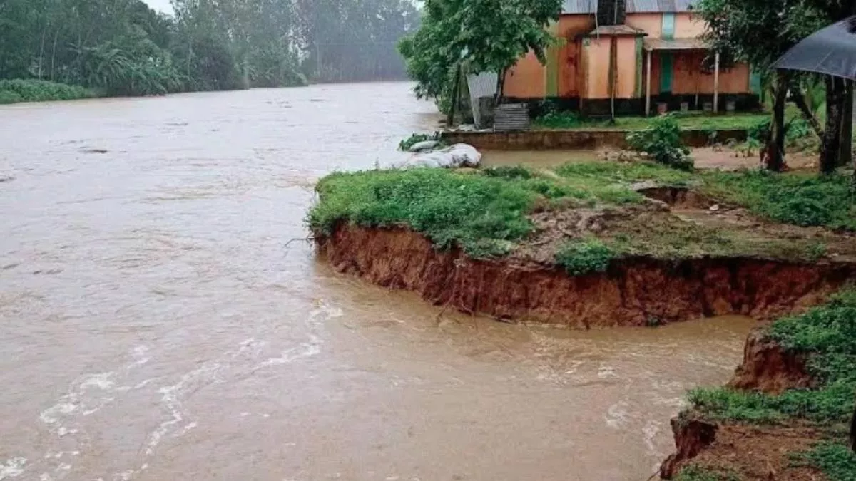 বিপৎসীমার ওপরে দিয়ে প্রবাহিত হচ্ছে দক্ষিণাঞ্চলের ৯ নদীর পানি