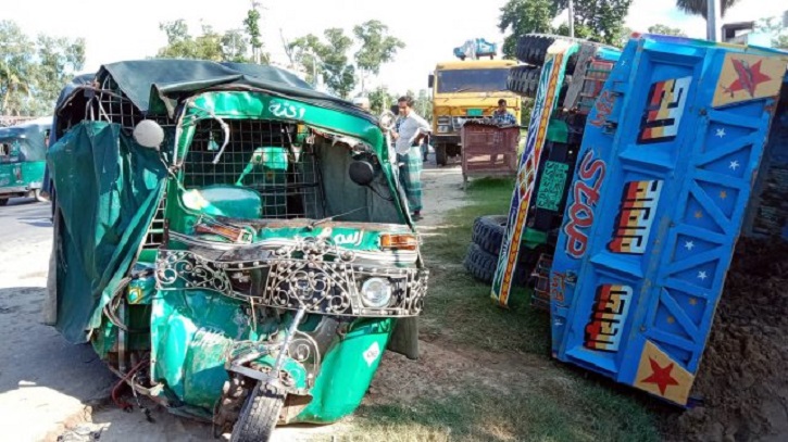 মৌলভীবাজারে পিকআপ-সিএনজির মুখোমুখি সংঘর্ষে চালক নিহত, আহত ৩