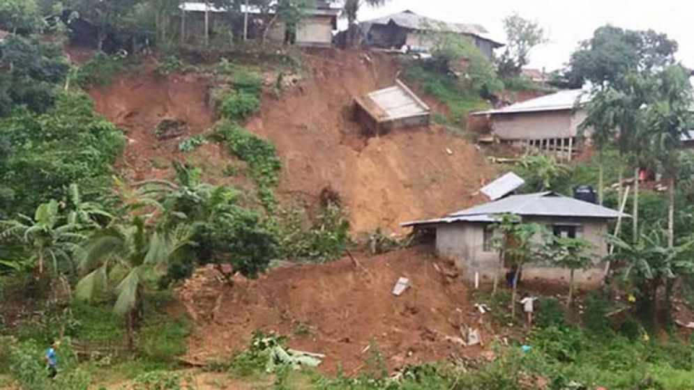 উখিয়ার রোহিঙ্গা ক্যাম্পে পাহাড় ধসে ৮ জনের মৃত্যু