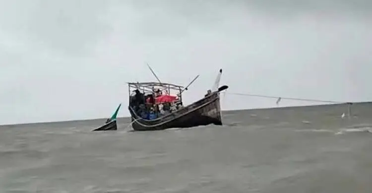 সাগরে ট্রলারডুবি, ১৬ জেলে জীবিত উদ্ধার