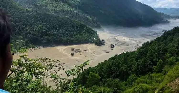 নেপালের বন্যায় ৯৫ মরদেহ উদ্ধার, ভারতেও বন্যার শঙ্কা