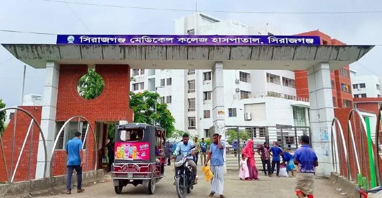 সিরাজগঞ্জে অটোরিকশায় ট্রাকের ধাক্কা, নিহত ২